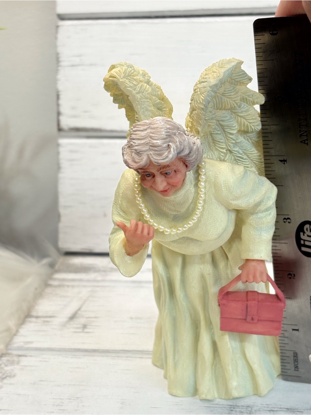 (221)Heaven’s Retired AngelsStudio Cream Angel Figurine with Pink Purse - Picture 7 of 7